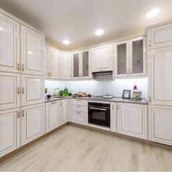 Кухня Виконт с патиной Светлые кухни Кухня Виконт с патиной