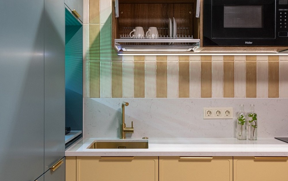 Колор-блок кухня для ТВ-проекта «Квартирный Вопрос»